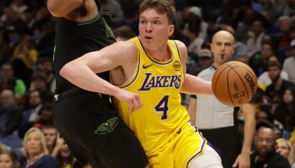 难得命中了两记三分，湖人侧翼新星能否借此机会找到自己的状态？